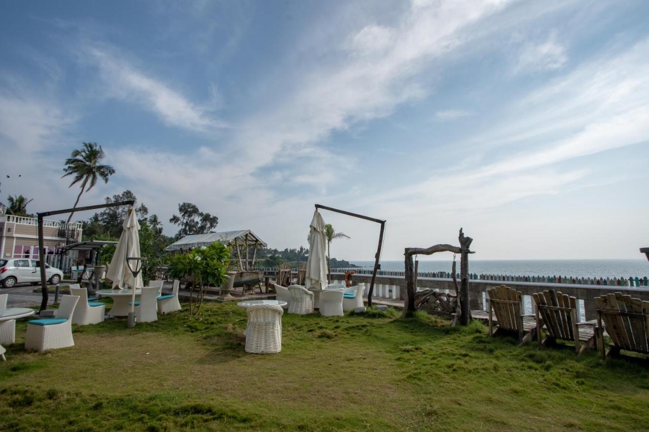 State Beach Resort And Spa 坎努尔 外观 照片