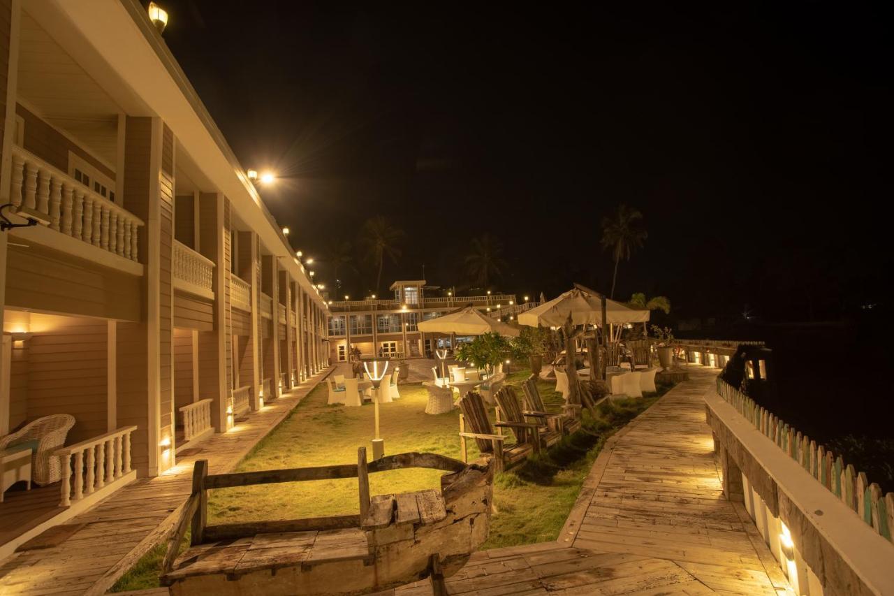 State Beach Resort And Spa 坎努尔 外观 照片
