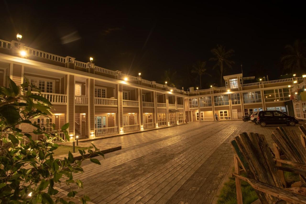 State Beach Resort And Spa 坎努尔 外观 照片