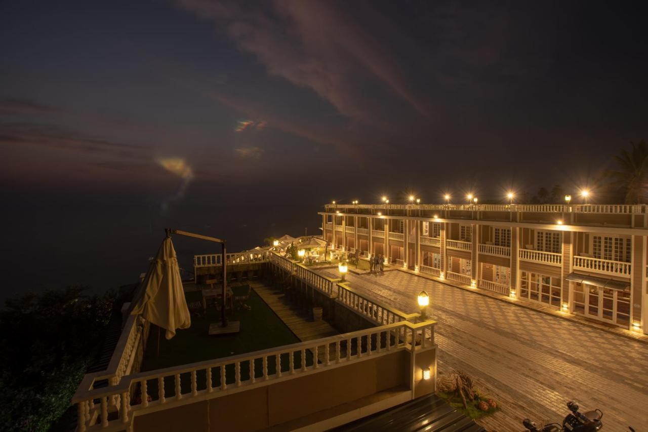 State Beach Resort And Spa 坎努尔 外观 照片