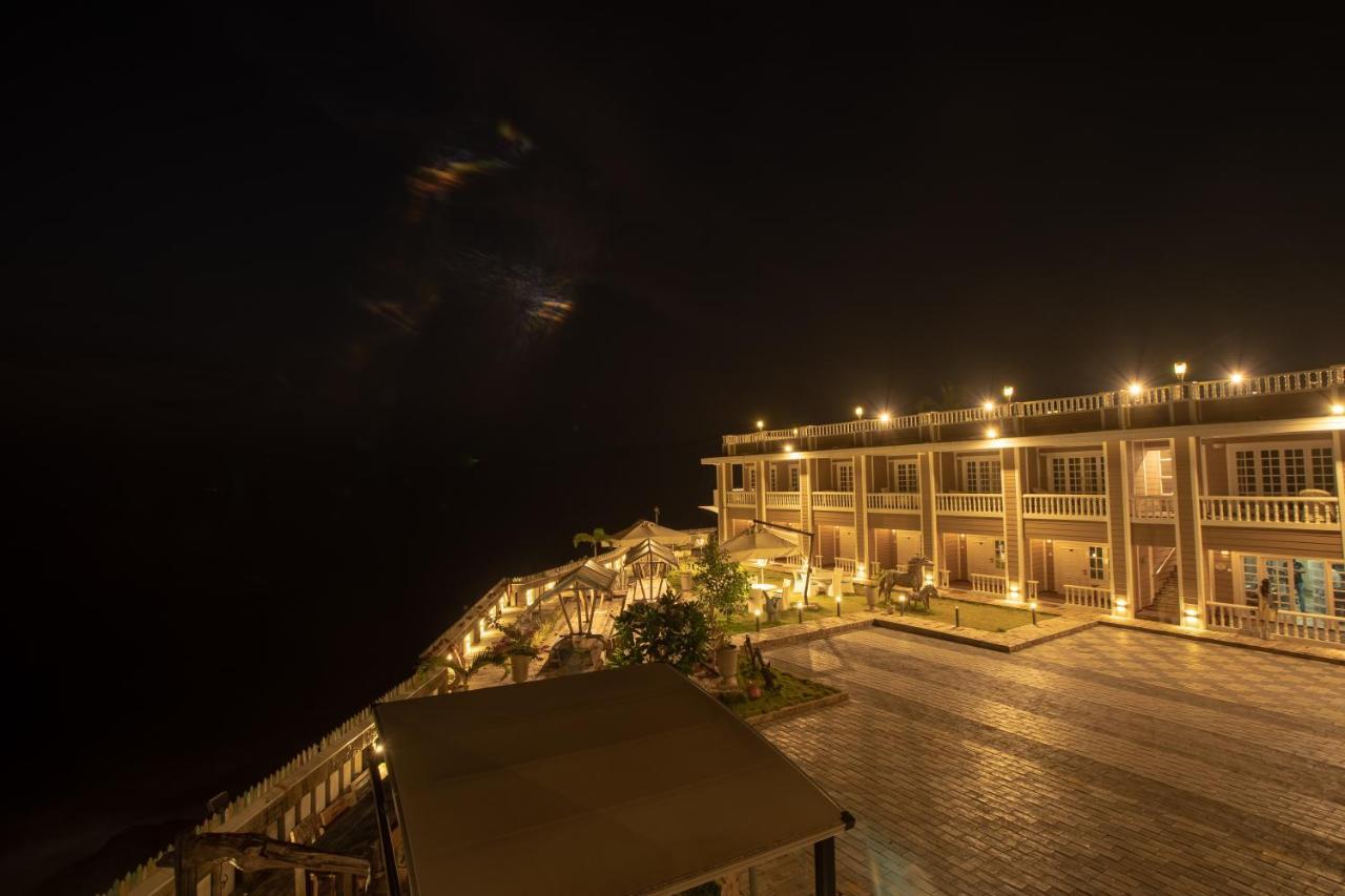 State Beach Resort And Spa 坎努尔 外观 照片