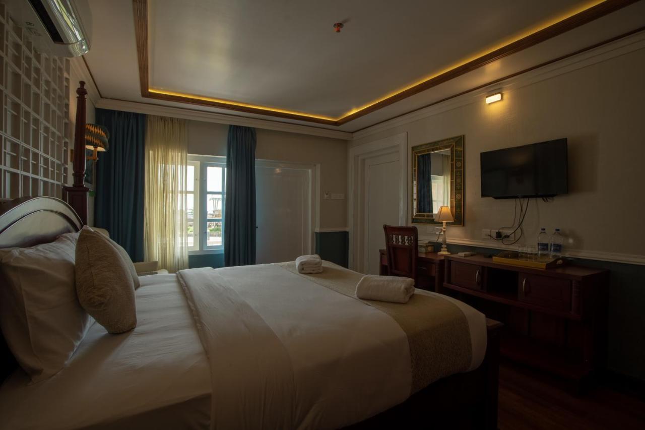 State Beach Resort And Spa 坎努尔 外观 照片