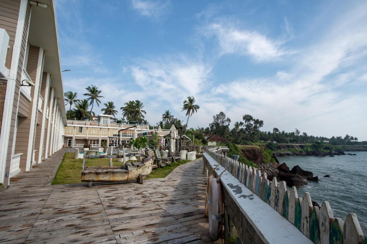 State Beach Resort And Spa 坎努尔 外观 照片